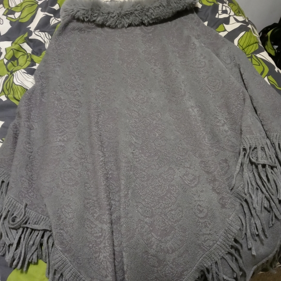 Sweater Poncho Gray XL - Picture 3 of 4